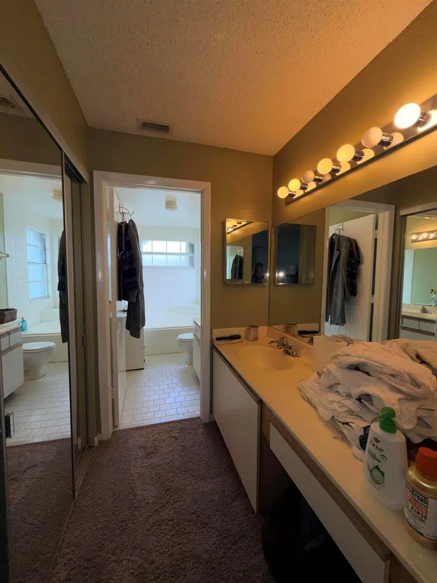 8870 Woodside Court Davie, FL 33328