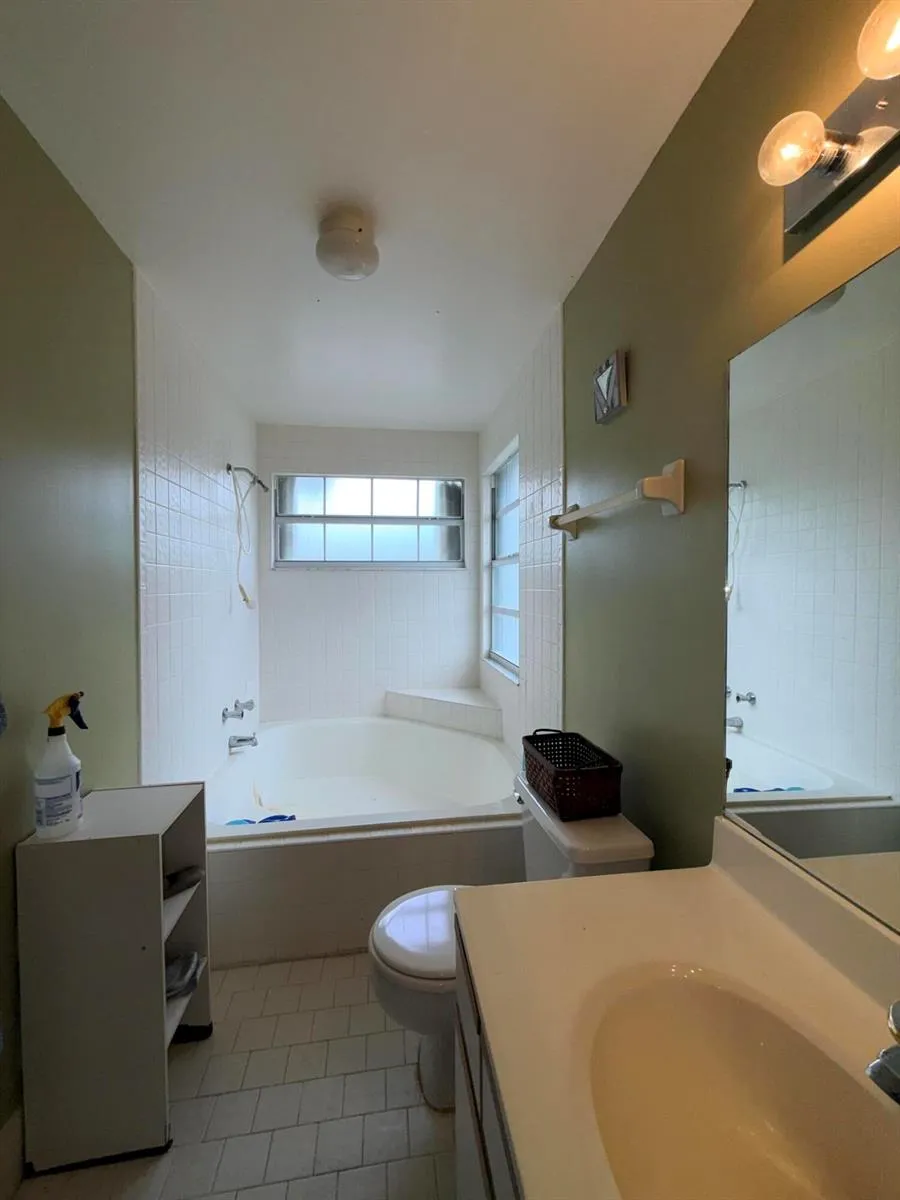8870 Woodside Court Davie, FL 33328