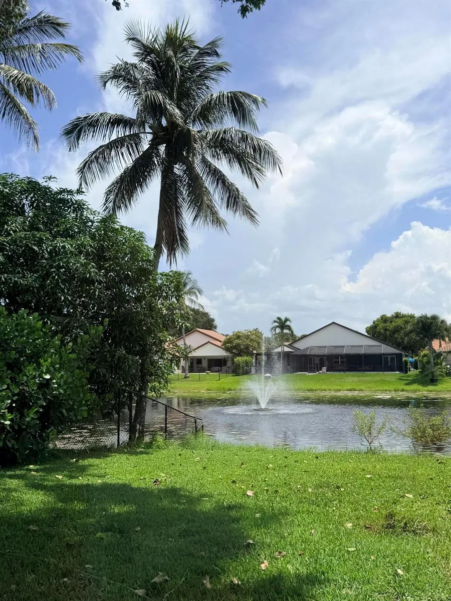 8870 Woodside Court Davie, FL 33328