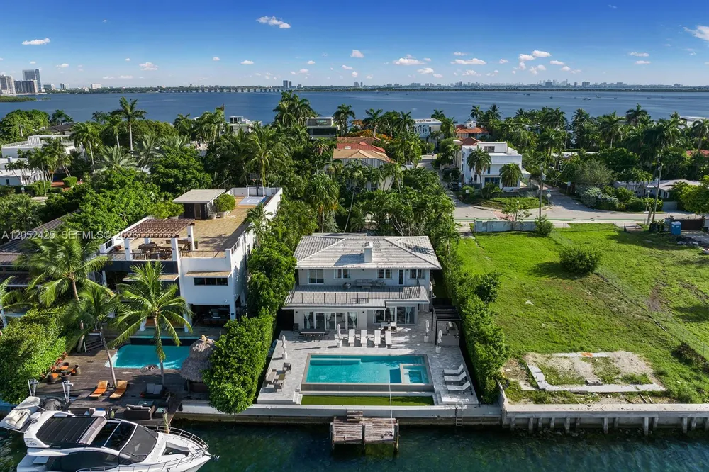 1300 S Venetian Way Miami, FL 33139