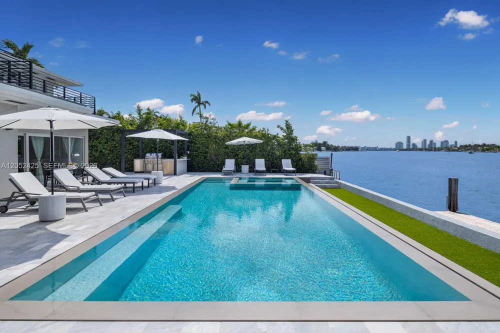 1300 S Venetian Way Miami, FL 33139