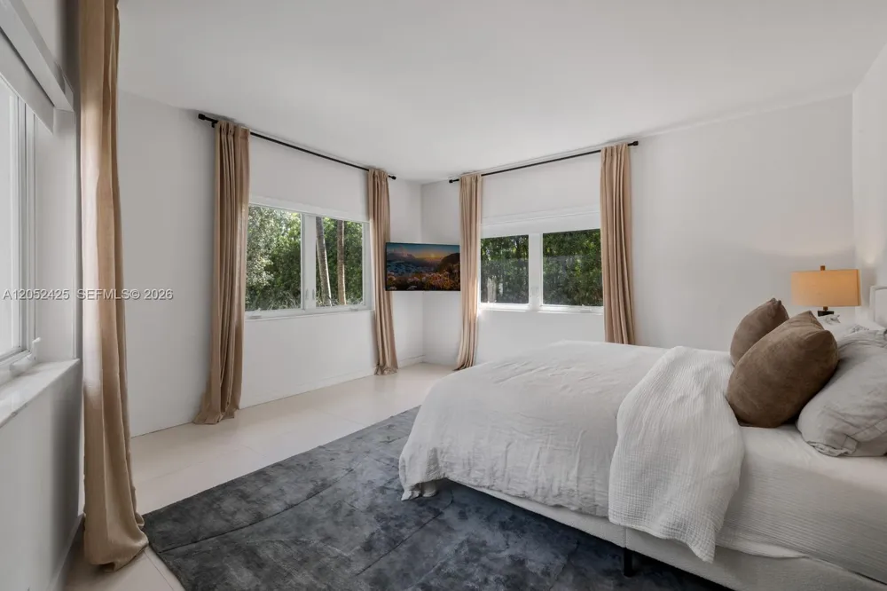 1300 S Venetian Way Miami, FL 33139