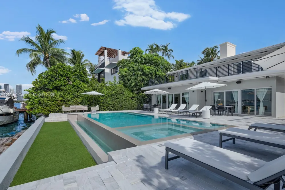1300 S Venetian Way Miami, FL 33139