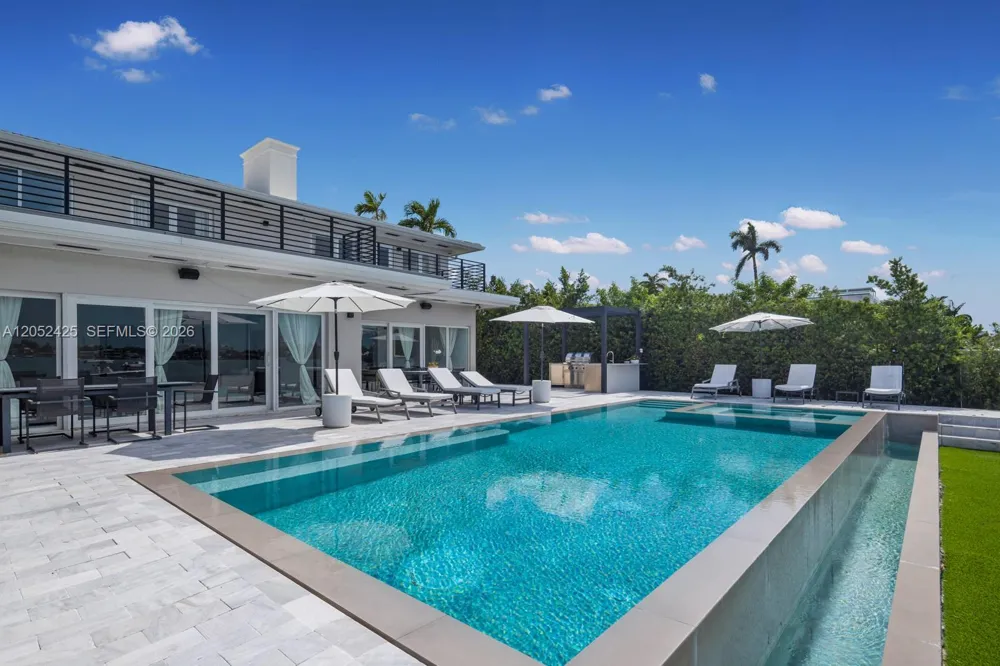 1300 S Venetian Way Miami, FL 33139