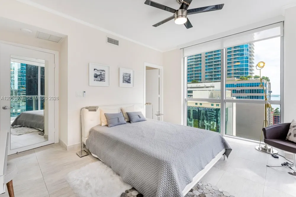 1060 Brickell Ave #1507 Miami, FL 33131