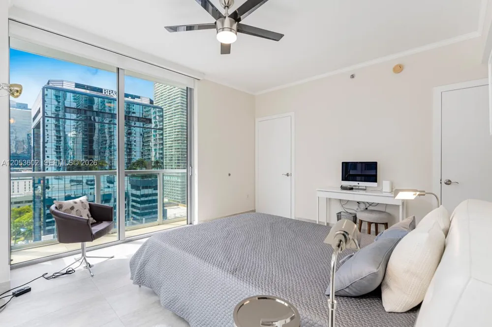 1060 Brickell Ave #1507 Miami, FL 33131
