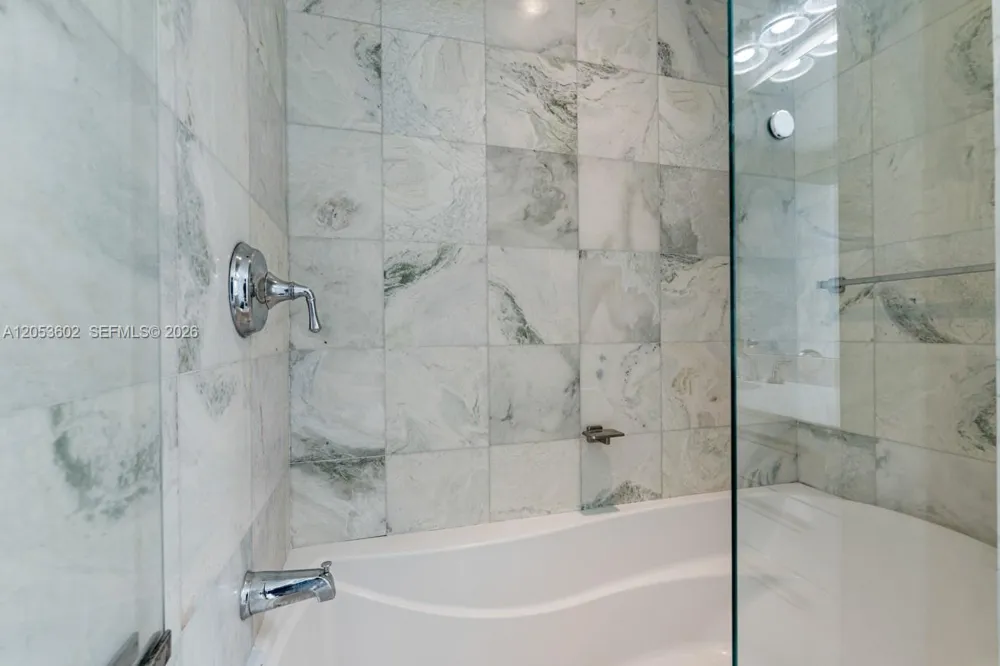 1060 Brickell Ave #1507 Miami, FL 33131