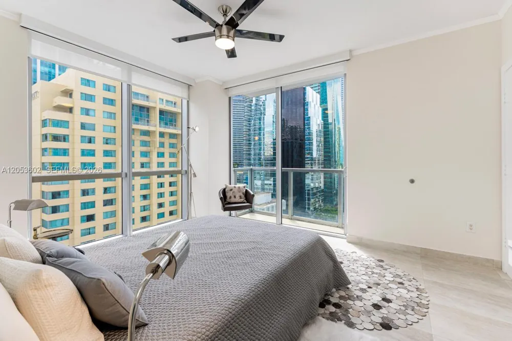 1060 Brickell Ave #1507 Miami, FL 33131