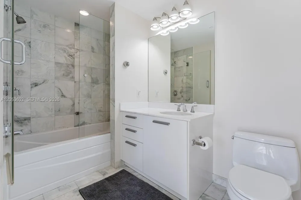 1060 Brickell Ave #1507 Miami, FL 33131