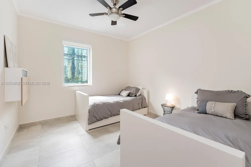 1060 Brickell Ave #1507 Miami, FL 33131