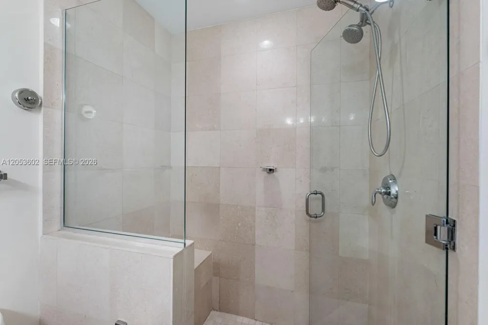 1060 Brickell Ave #1507 Miami, FL 33131