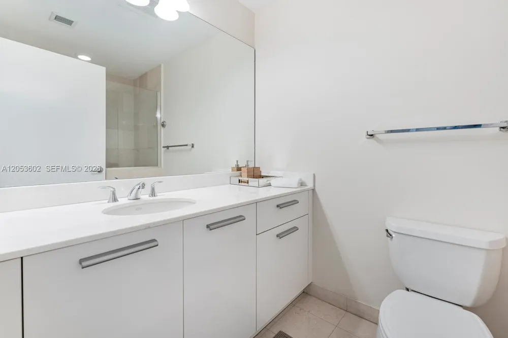 1060 Brickell Ave #1507 Miami, FL 33131
