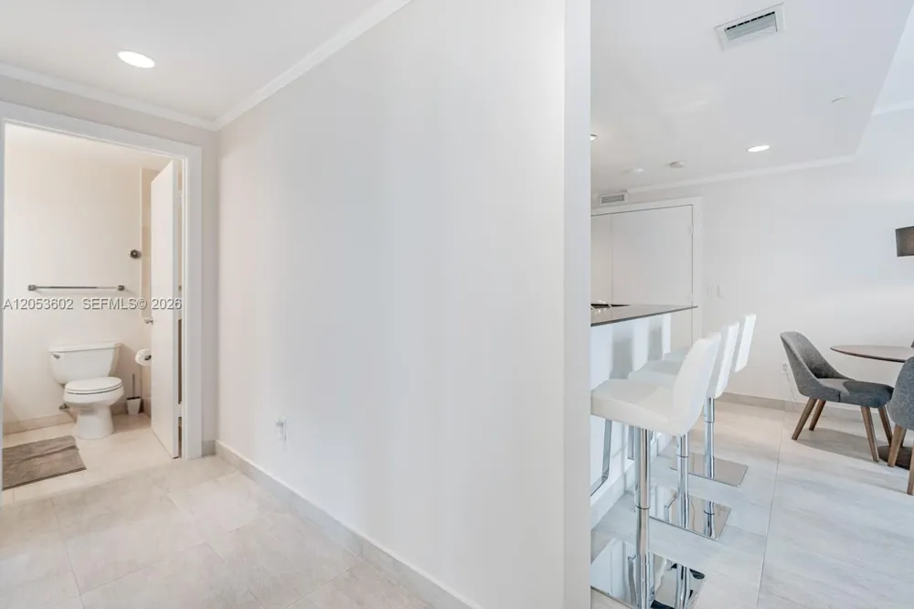 1060 Brickell Ave #1507 Miami, FL 33131