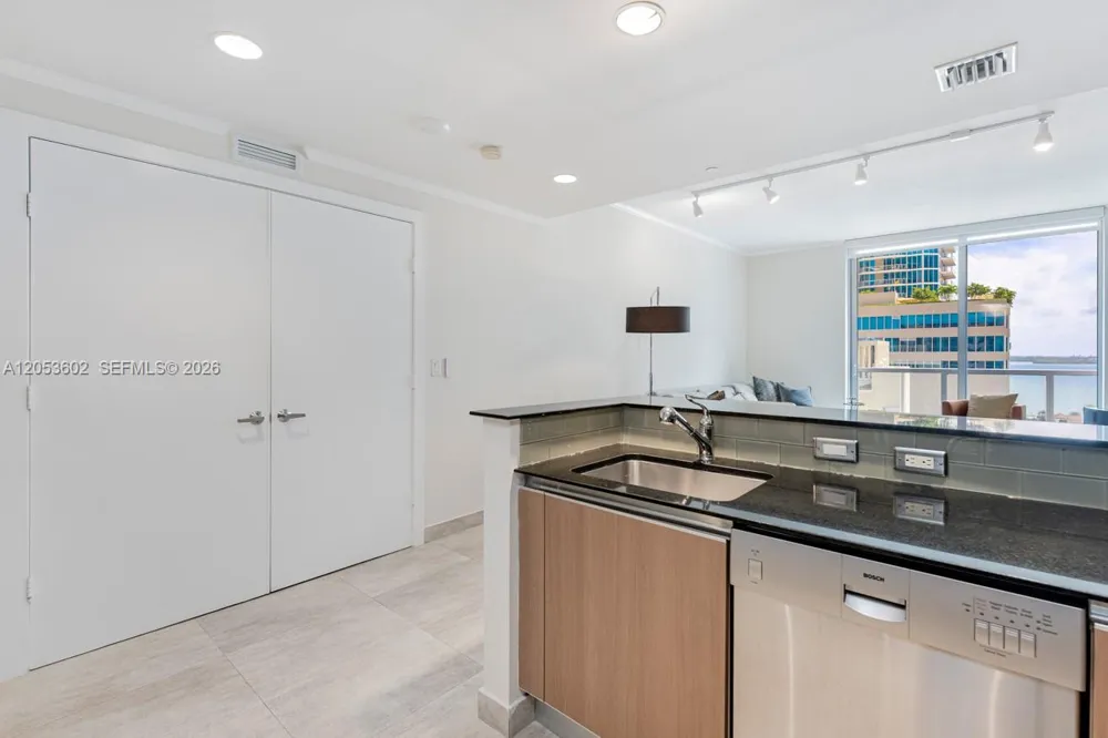 1060 Brickell Ave #1507 Miami, FL 33131