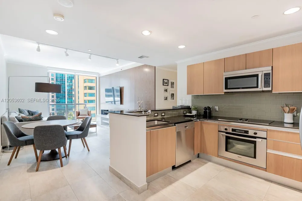 1060 Brickell Ave #1507 Miami, FL 33131