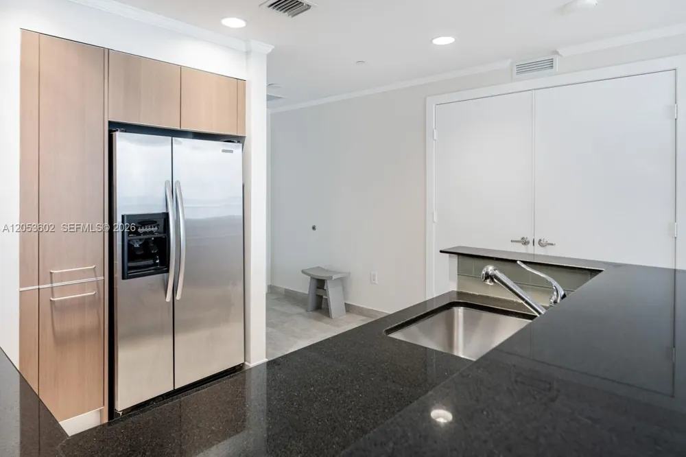 1060 Brickell Ave #1507 Miami, FL 33131