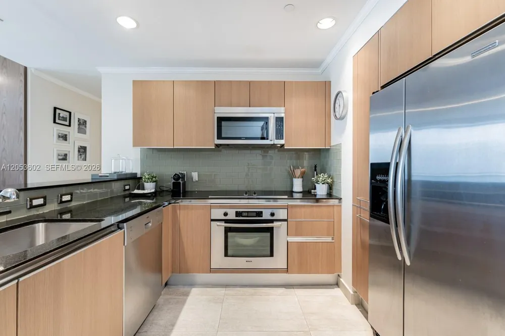 1060 Brickell Ave #1507 Miami, FL 33131