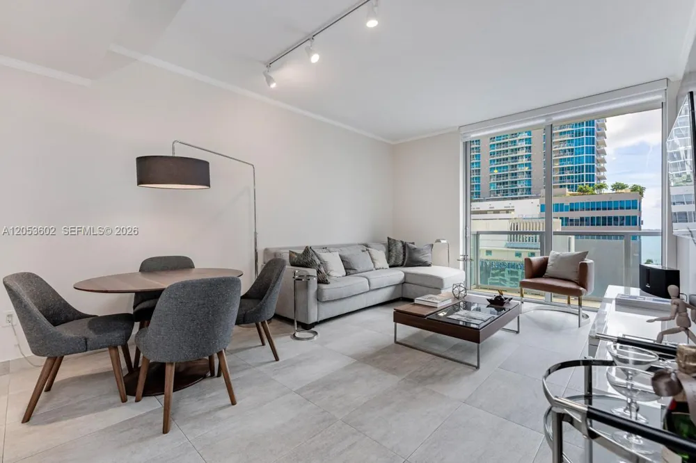 1060 Brickell Ave #1507 Miami, FL 33131