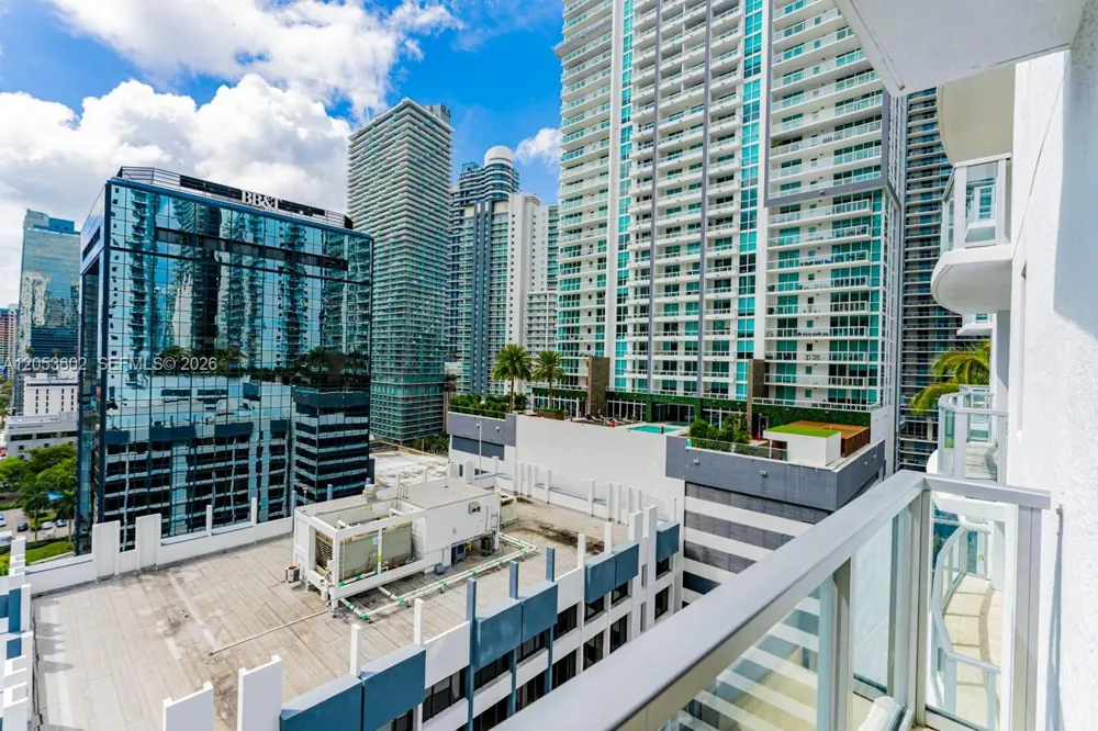 1060 Brickell Ave #1507 Miami, FL 33131