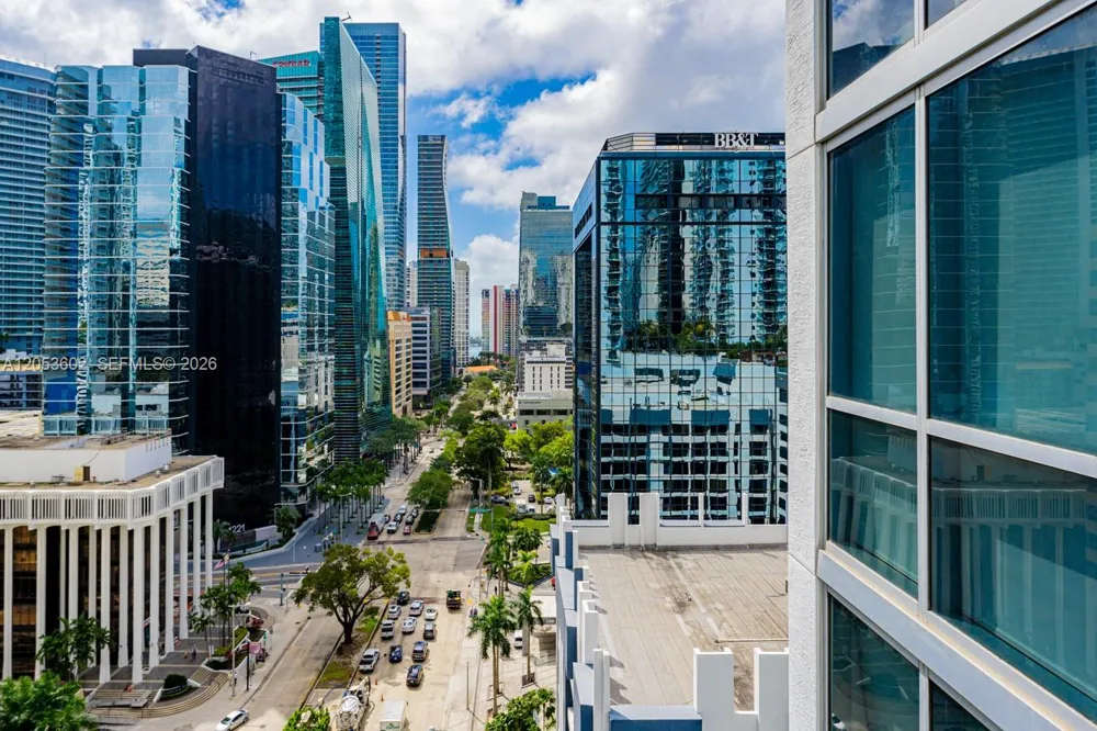 1060 Brickell Ave #1507 Miami, FL 33131