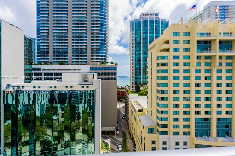 1060 Brickell Ave #1507 Miami, FL 33131