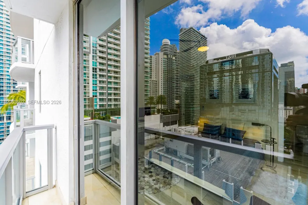 1060 Brickell Ave #1507 Miami, FL 33131