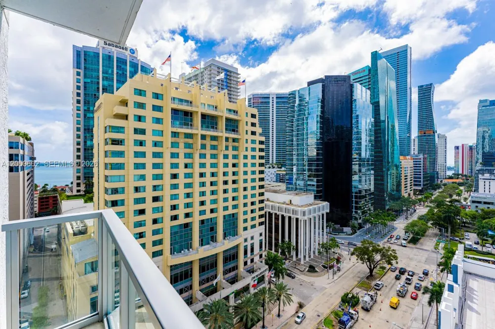 1060 Brickell Ave #1507 Miami, FL 33131
