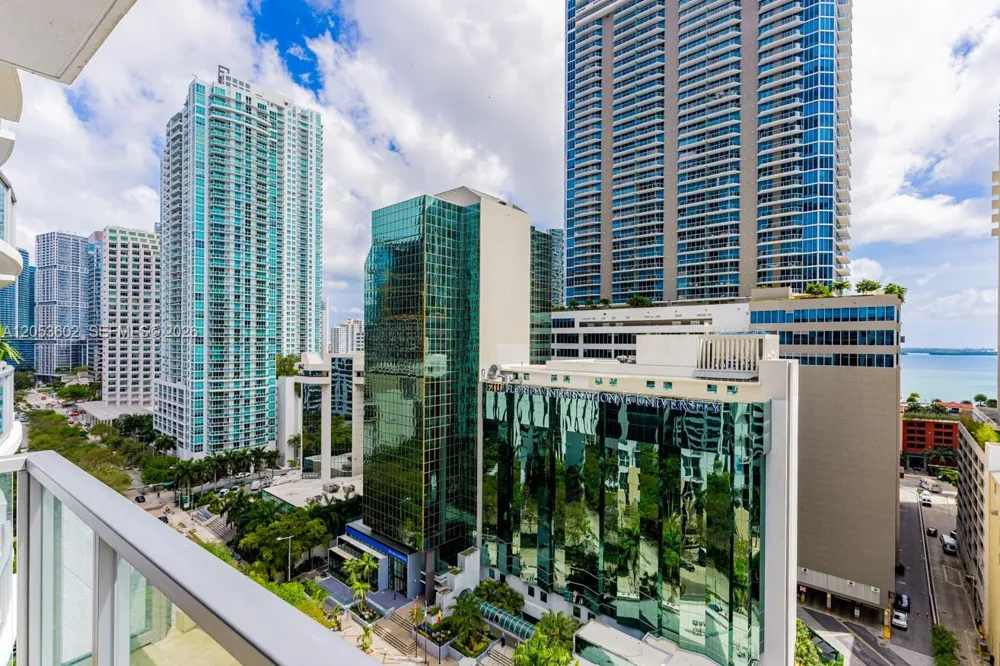1060 Brickell Ave #1507 Miami, FL 33131
