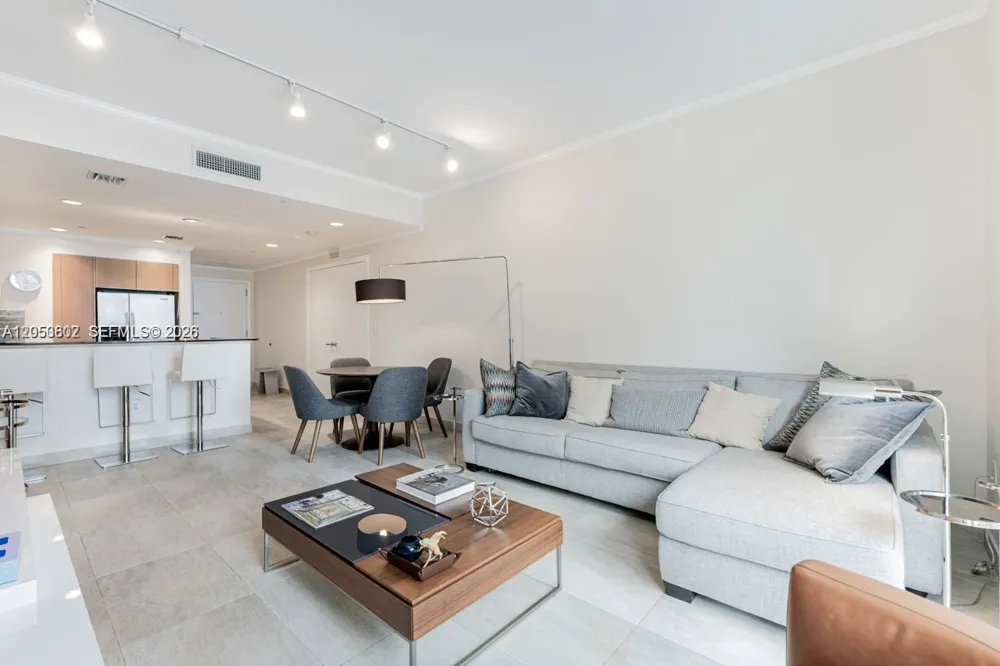 1060 Brickell Ave #1507 Miami, FL 33131
