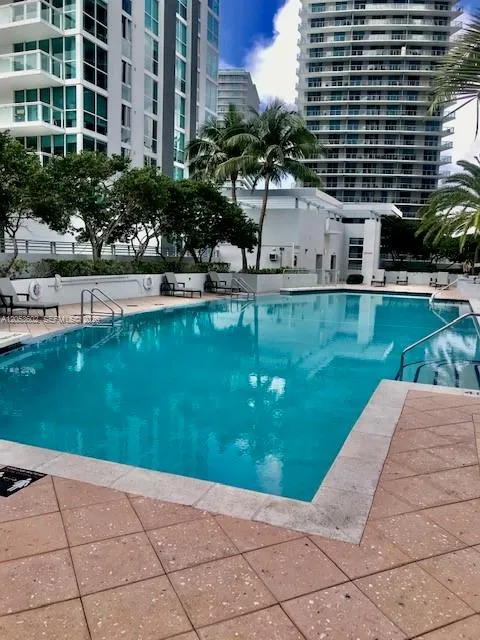 1060 Brickell Ave #1507 Miami, FL 33131