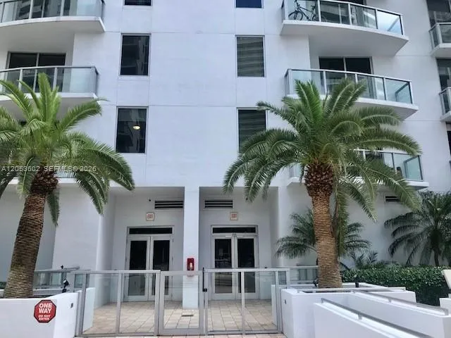 1060 Brickell Ave #1507 Miami, FL 33131