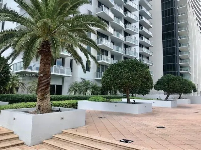 1060 Brickell Ave #1507 Miami, FL 33131