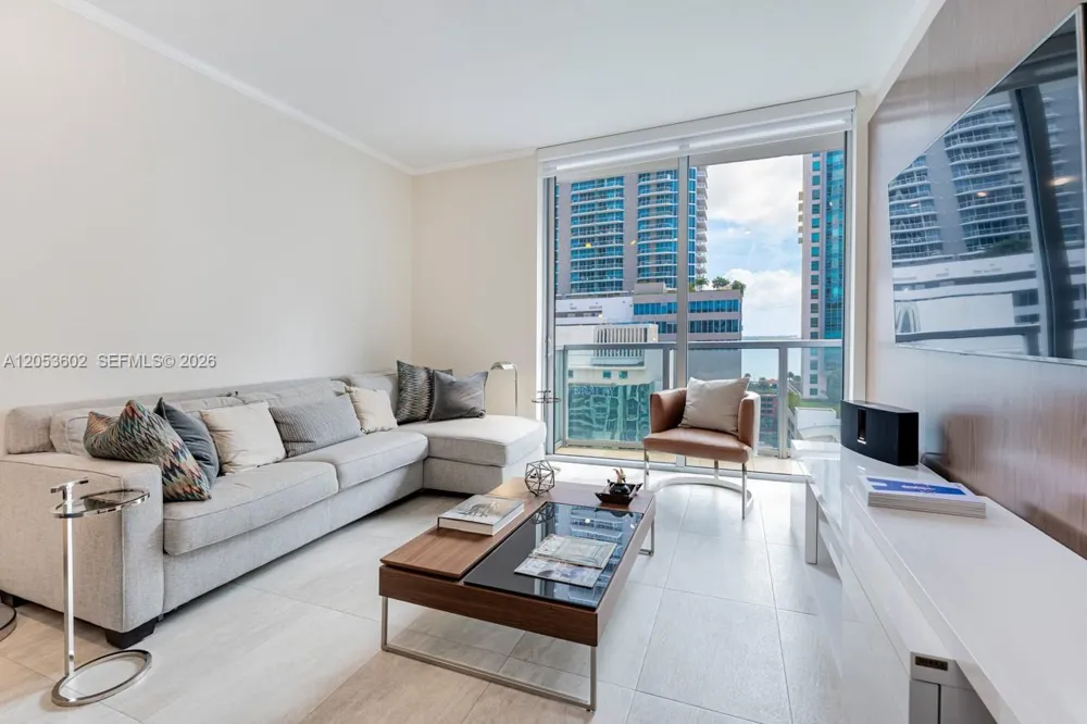 1060 Brickell Ave #1507 Miami, FL 33131