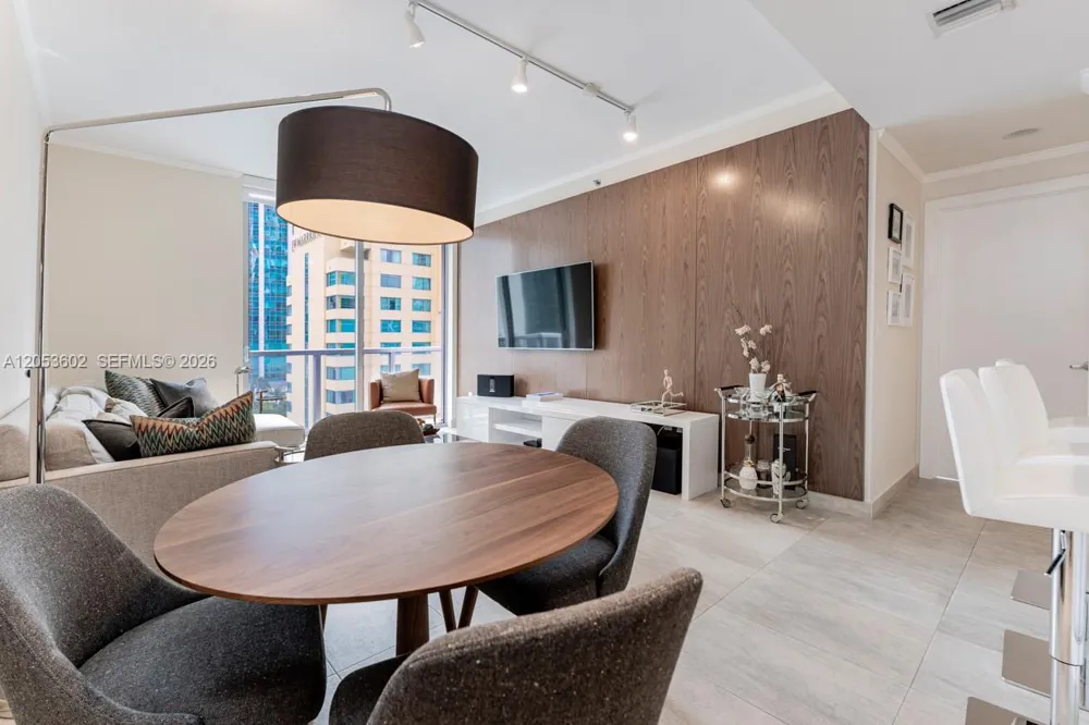 1060 Brickell Ave #1507 Miami, FL 33131