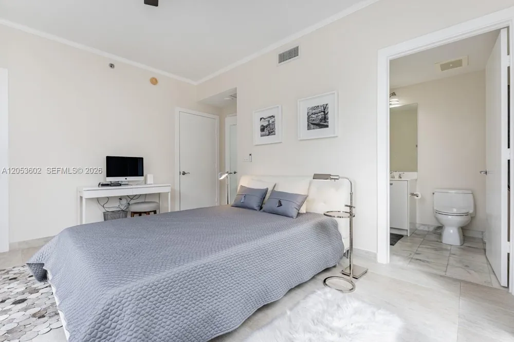 1060 Brickell Ave #1507 Miami, FL 33131