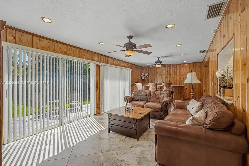 14975 SW 89th Ave Palmetto Bay, FL 33176