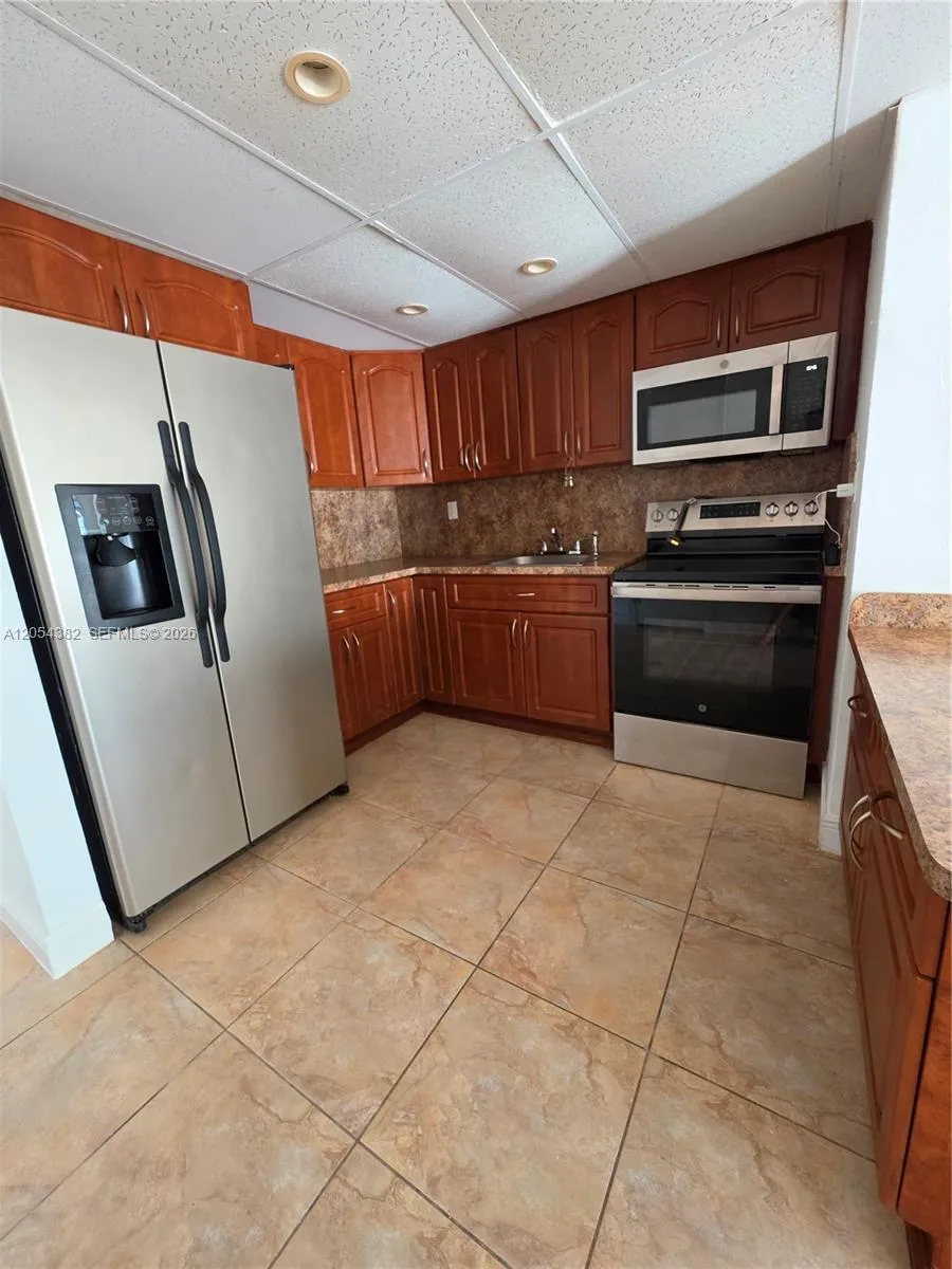 10972 SW 4th St #J2 Sweetwater, FL 33174