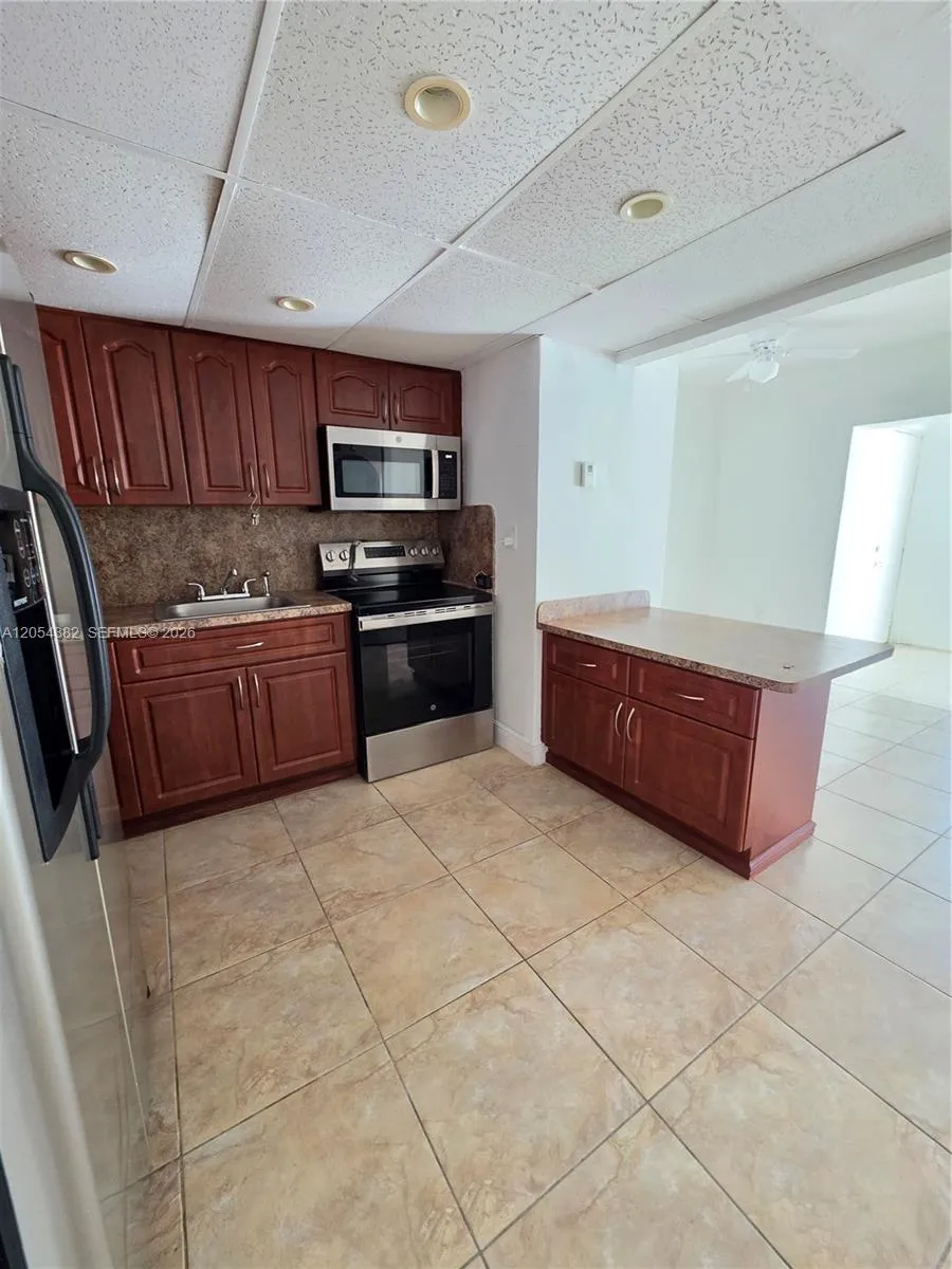 10972 SW 4th St #J2 Sweetwater, FL 33174