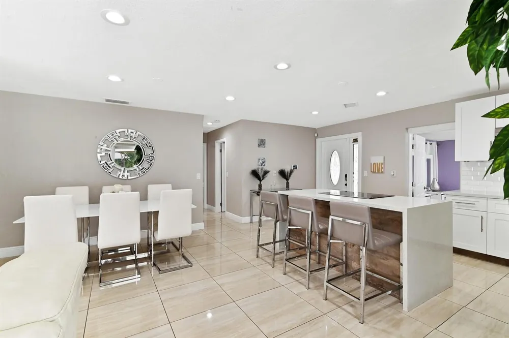 124 Davis Road Palm Springs, FL 33461
