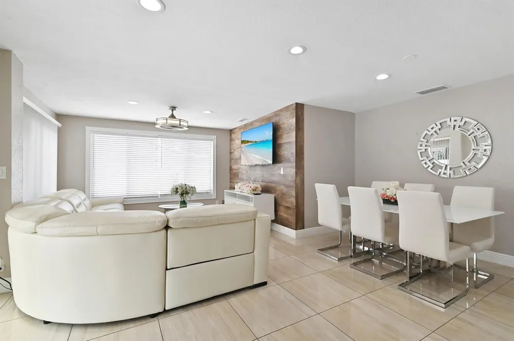 124 Davis Road Palm Springs, FL 33461
