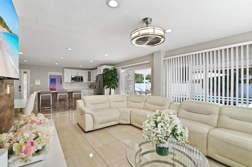 124 Davis Road Palm Springs, FL 33461