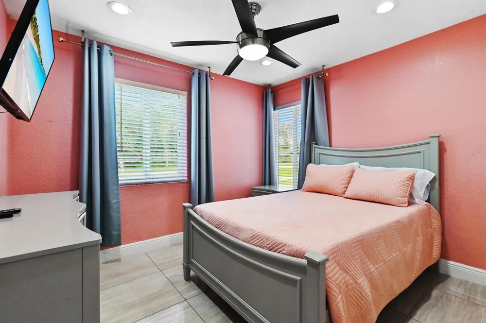 124 Davis Road Palm Springs, FL 33461