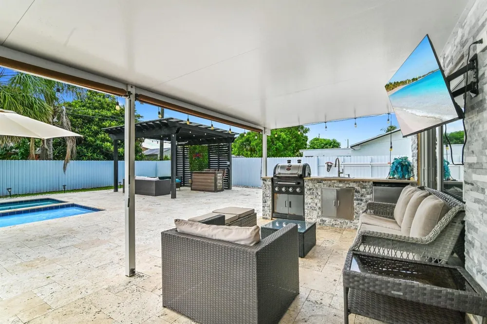 124 Davis Road Palm Springs, FL 33461