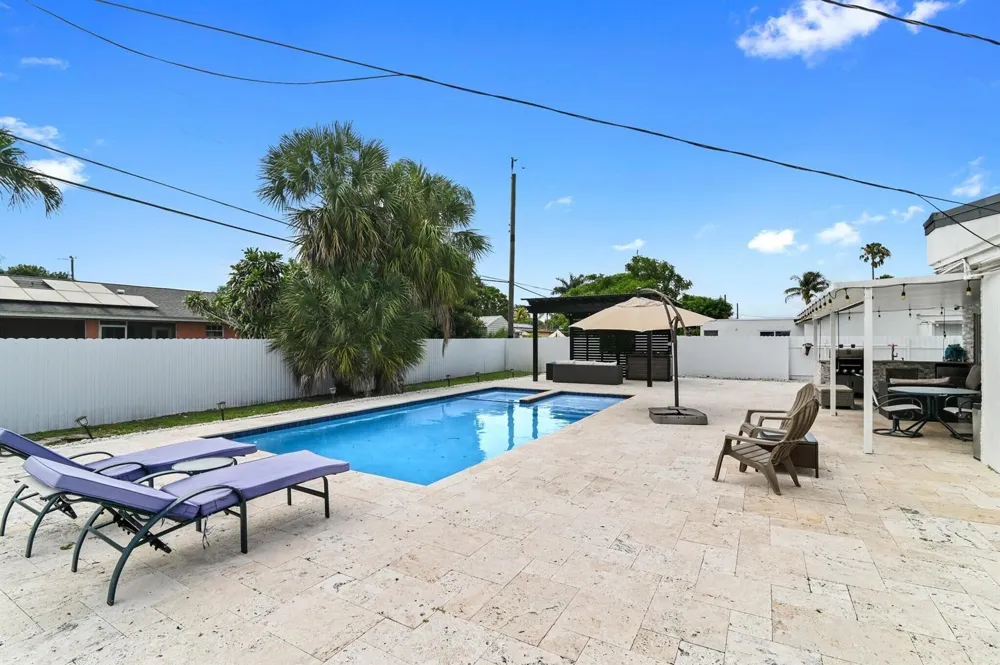 124 Davis Road Palm Springs, FL 33461