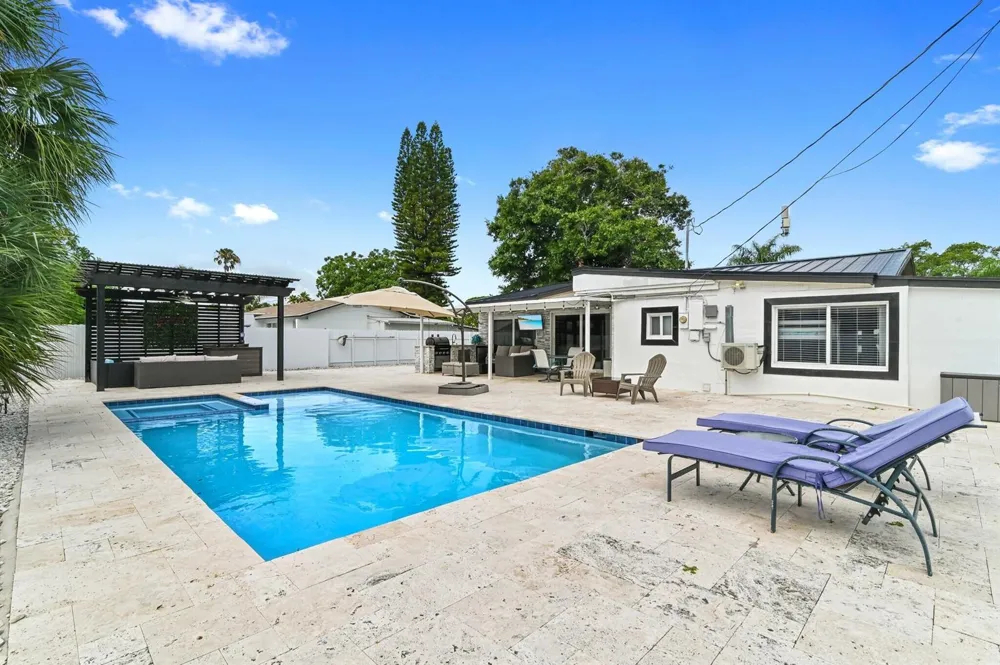 124 Davis Road Palm Springs, FL 33461