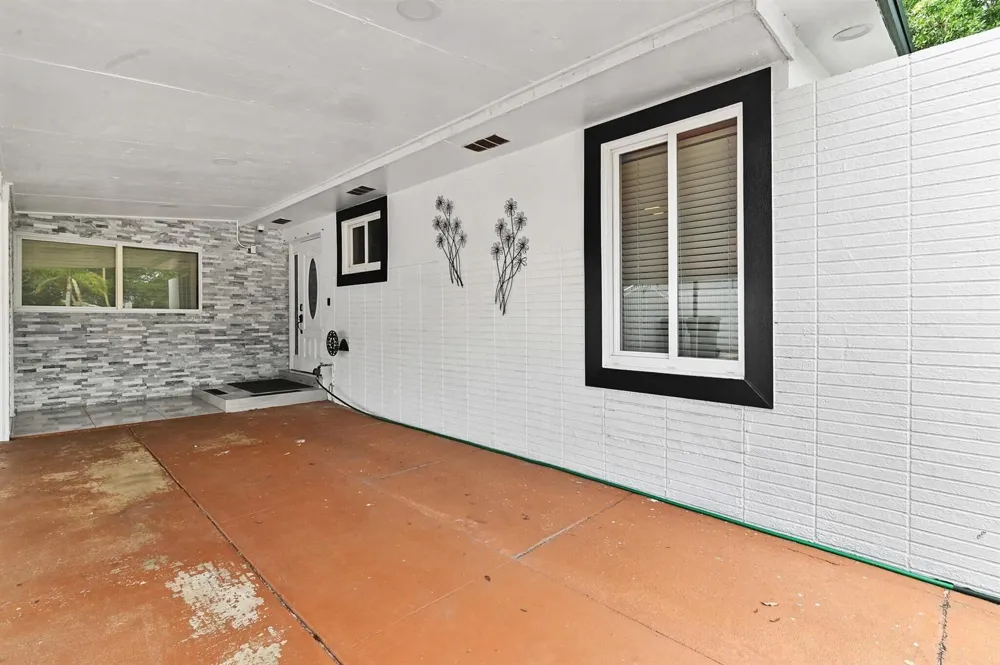 124 Davis Road Palm Springs, FL 33461