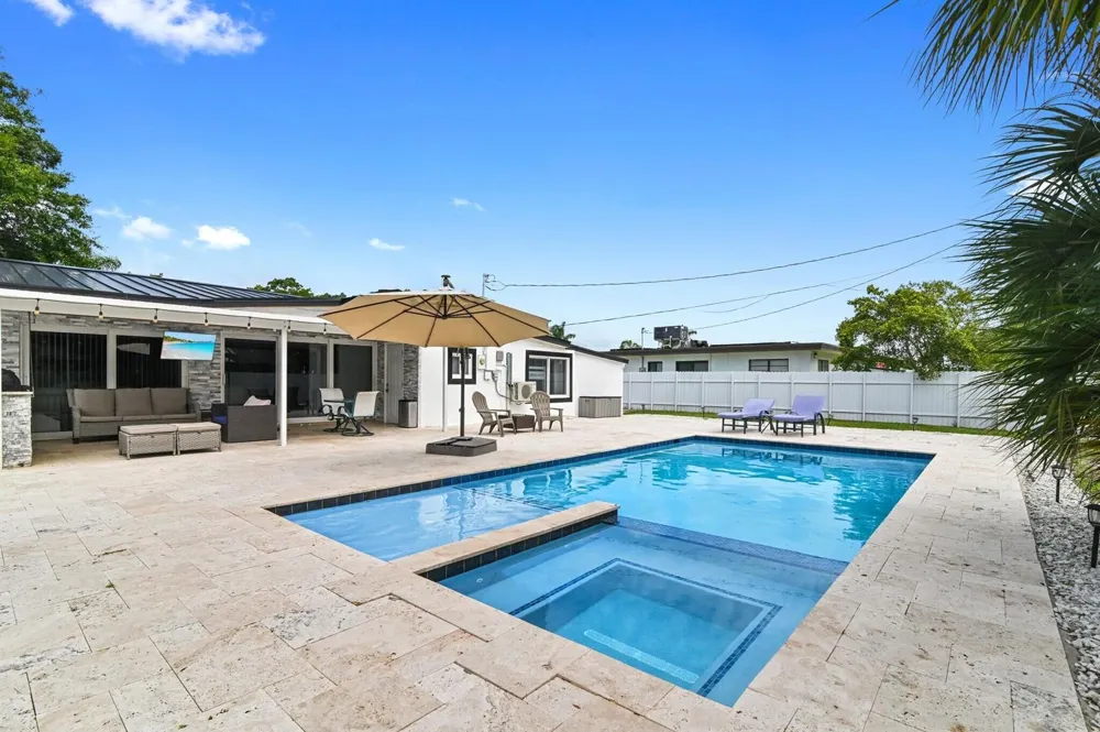 124 Davis Road Palm Springs, FL 33461