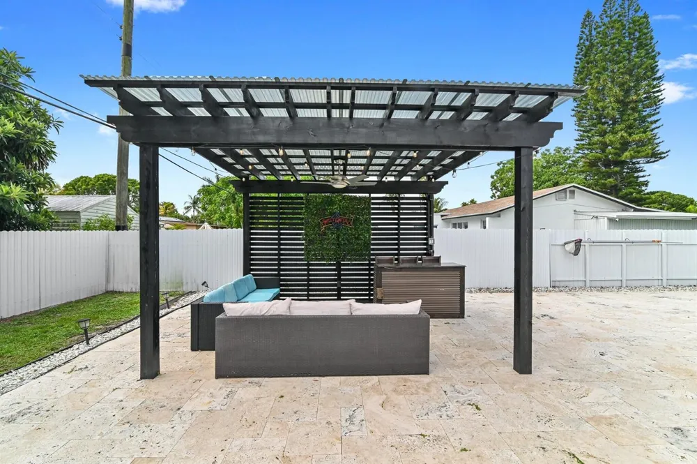 124 Davis Road Palm Springs, FL 33461