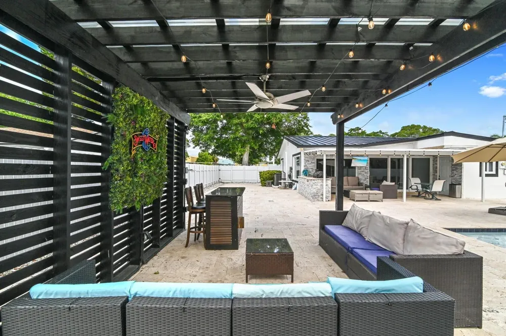 124 Davis Road Palm Springs, FL 33461