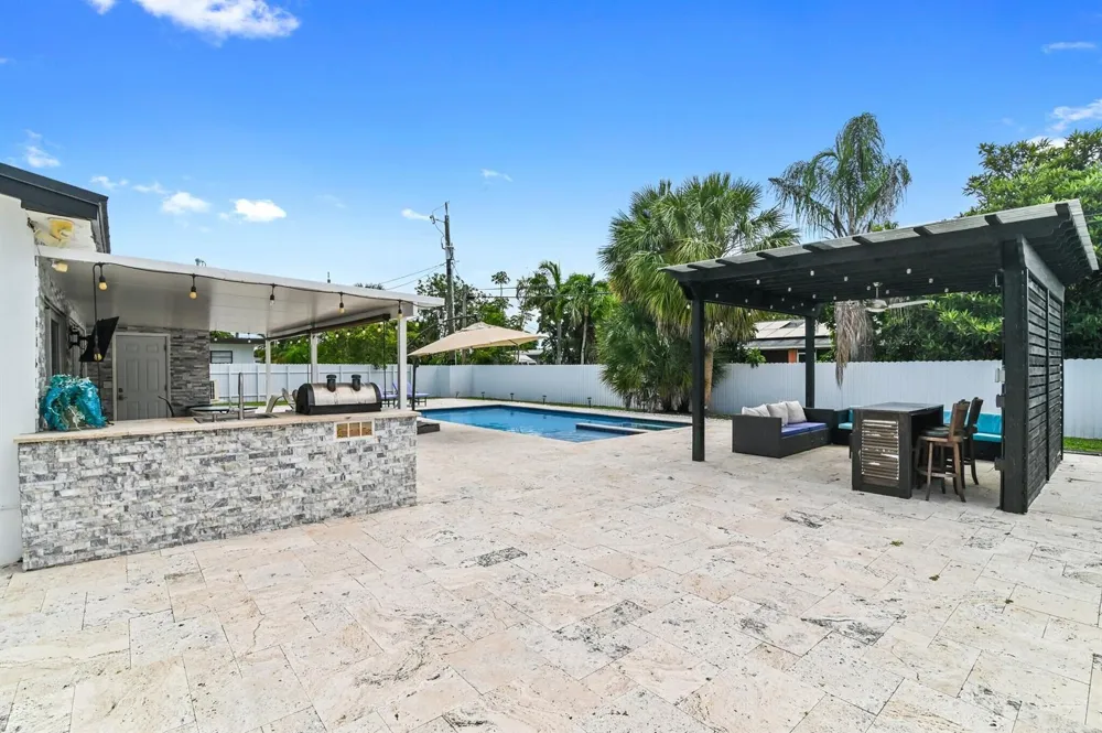 124 Davis Road Palm Springs, FL 33461